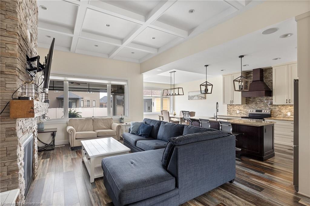 5 Fracas Court, Kingsville, ON - Indoor Photo Showing Living Room