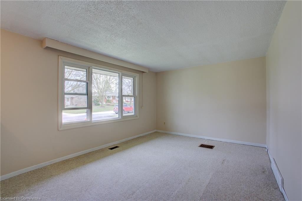 271 Forest Glen Crescent, Mount Forest, ON - Indoor Photo Showing Other Room