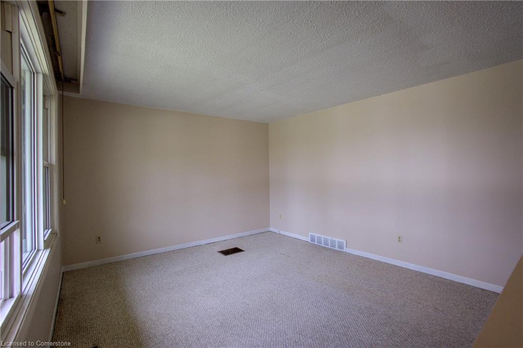 271 Forest Glen Crescent, Mount Forest, ON - Indoor Photo Showing Other Room