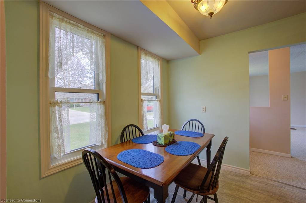271 Forest Glen Crescent, Mount Forest, ON - Indoor Photo Showing Dining Room