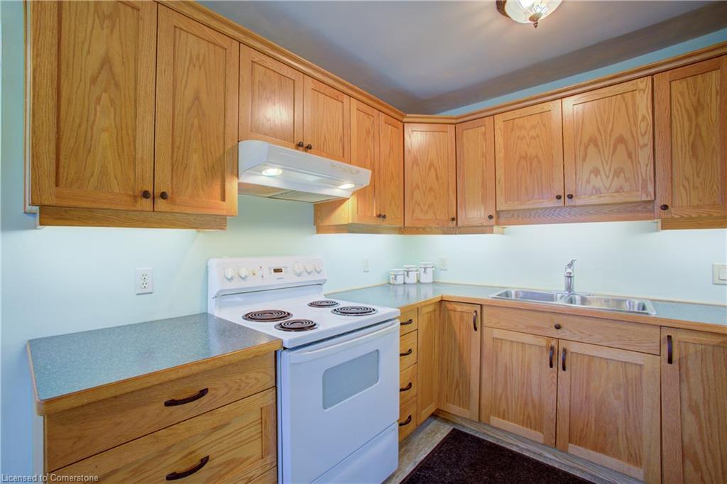 271 Forest Glen Crescent, Mount Forest, ON - Indoor Photo Showing Kitchen