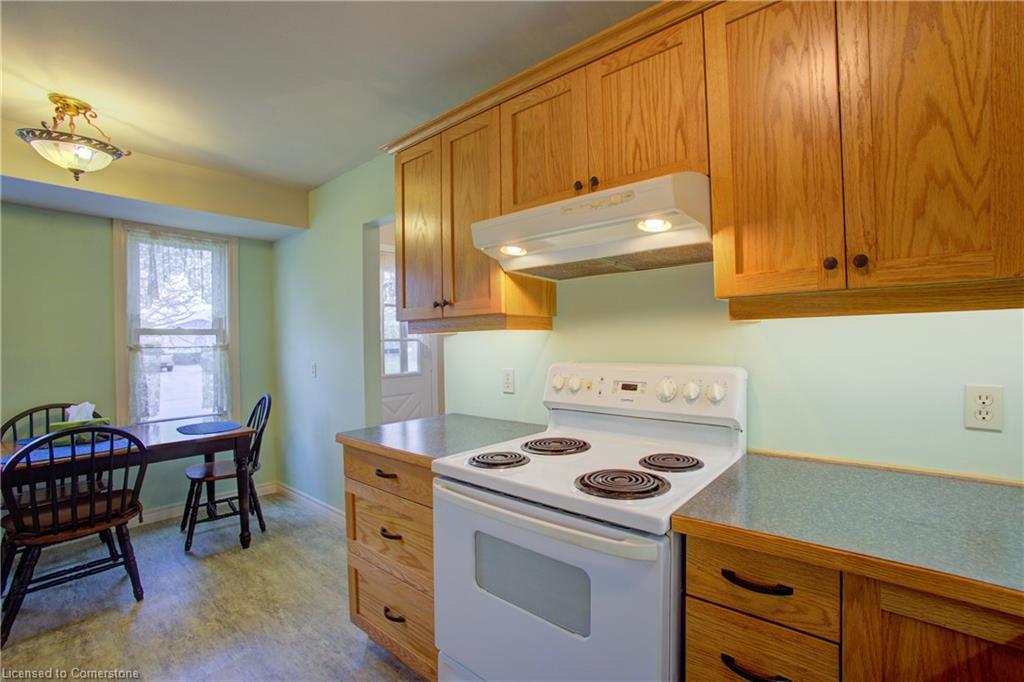 271 Forest Glen Crescent, Mount Forest, ON - Indoor Photo Showing Kitchen