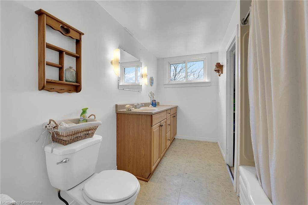 521 Baptist Church Road, Brantford, ON - Indoor