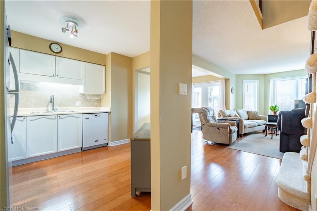 53 Myrtle Avenue, St. Catharines, ON - Indoor