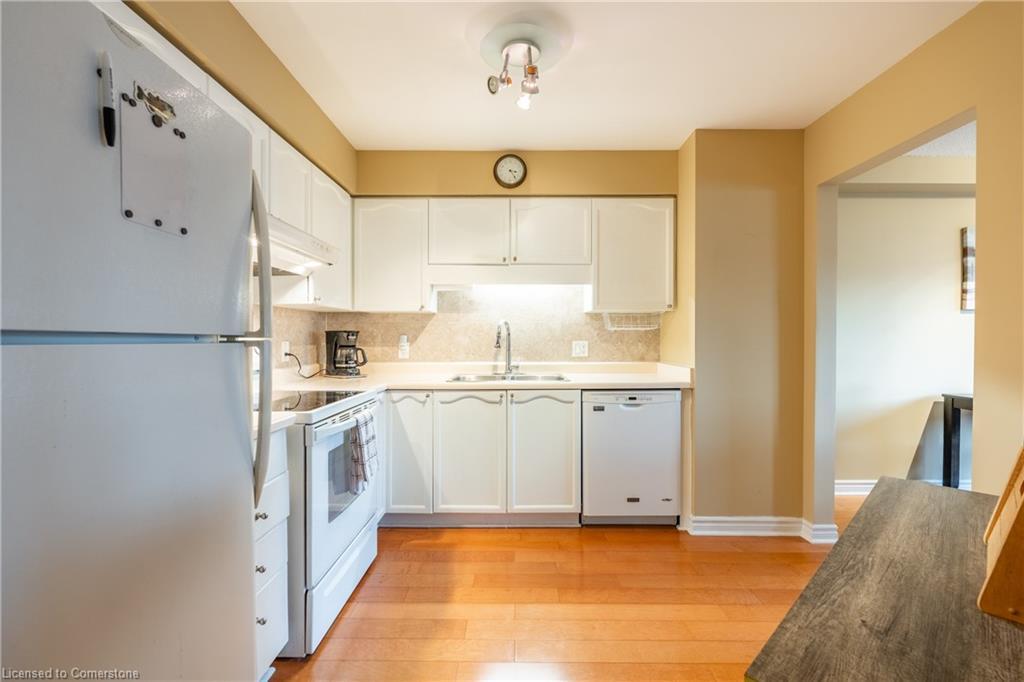 53 Myrtle Avenue, St. Catharines, ON - Indoor Photo Showing Kitchen With Double Sink