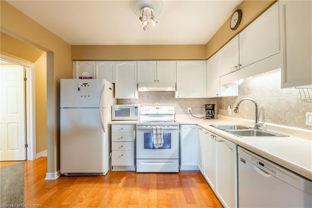 53 Myrtle Avenue, St. Catharines, ON - Indoor Photo Showing Kitchen With Double Sink