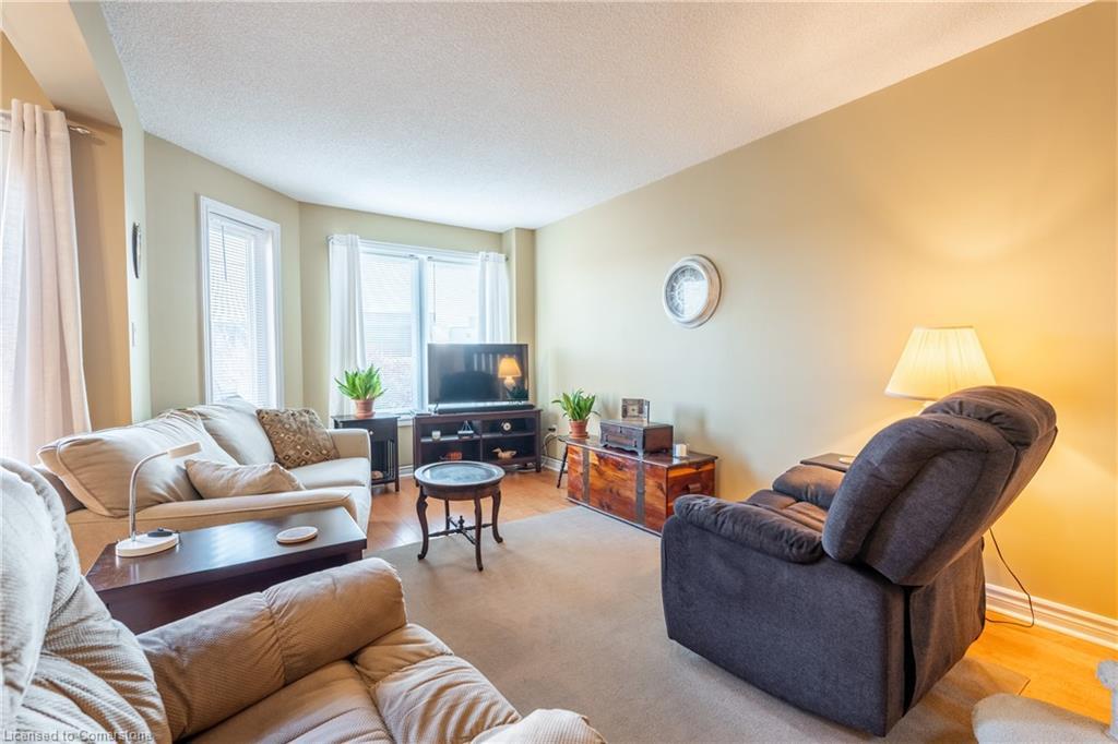 53 Myrtle Avenue, St. Catharines, ON - Indoor Photo Showing Living Room