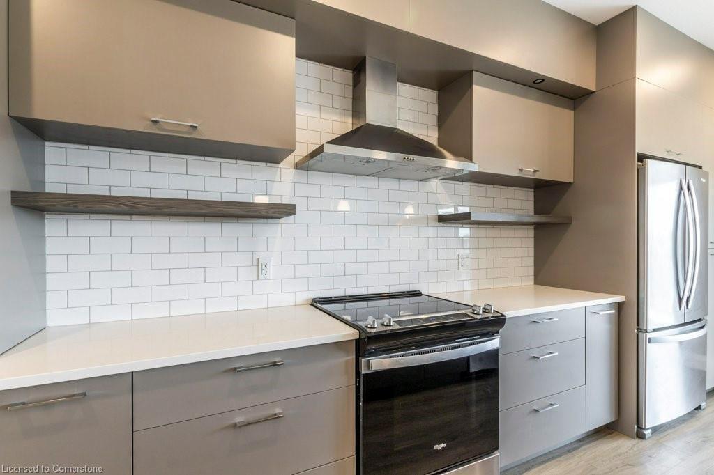 905-361 Quarter Town Line, Tillsonburg, ON - Indoor Photo Showing Kitchen With Upgraded Kitchen
