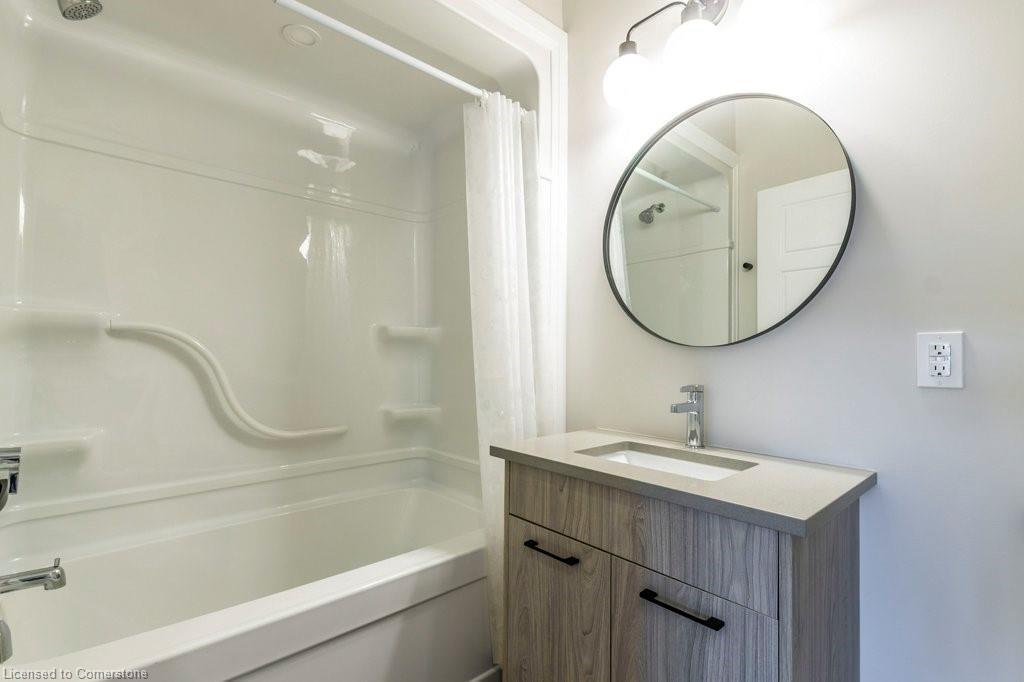 905-361 Quarter Town Line, Tillsonburg, ON - Indoor Photo Showing Bathroom