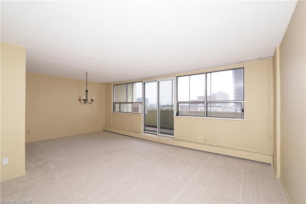 902-65 Westmount Road N, Waterloo, ON - Indoor Photo Showing Other Room