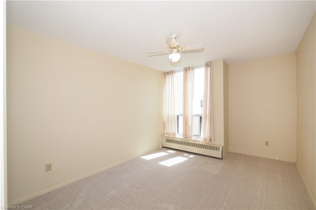 902-65 Westmount Road N, Waterloo, ON - Indoor Photo Showing Other Room