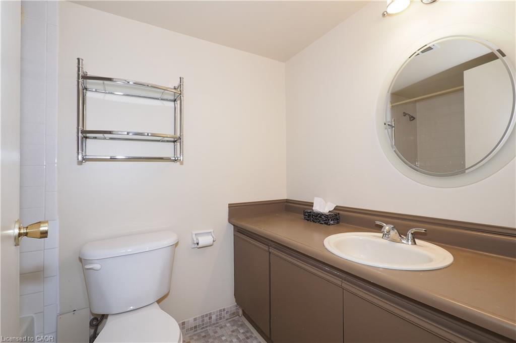 902-65 Westmount Road N, Waterloo, ON - Indoor Photo Showing Bathroom