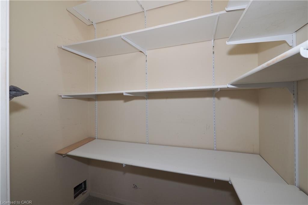 902-65 Westmount Road N, Waterloo, ON - Indoor With Storage