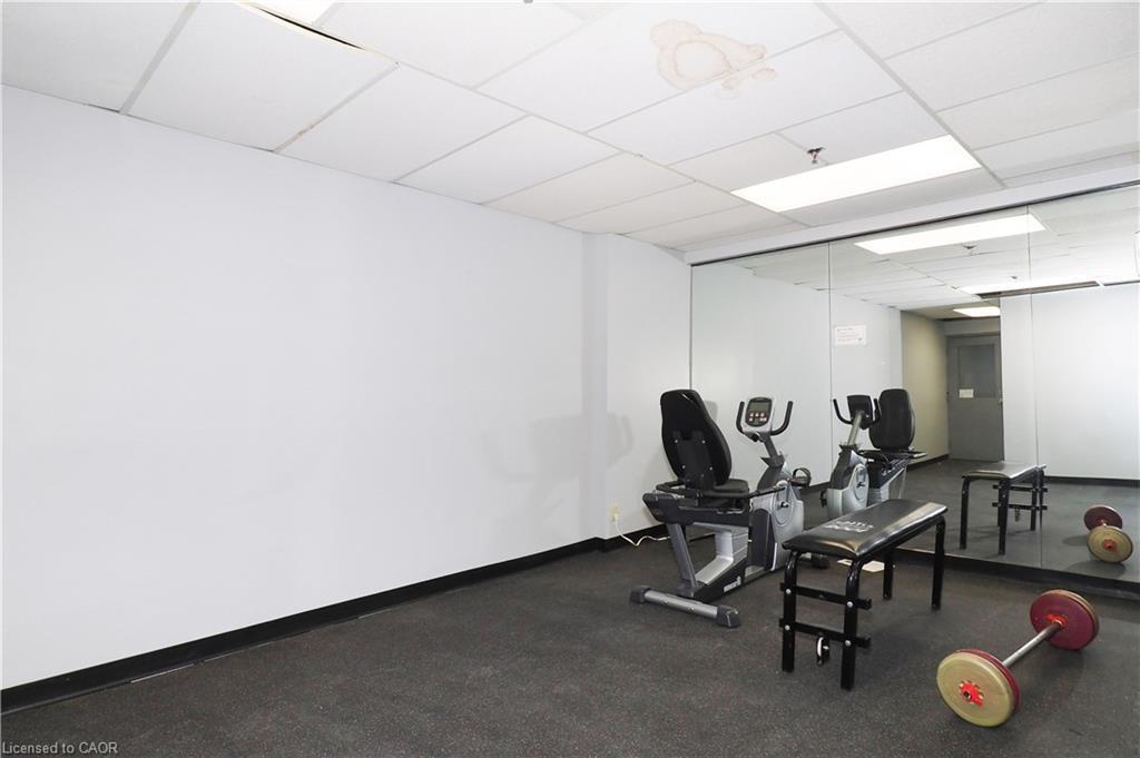 902-65 Westmount Road N, Waterloo, ON - Indoor Photo Showing Gym Room