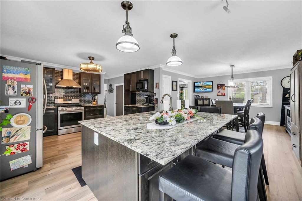 205 Sanatorium Road, Hamilton, ON - Indoor Photo Showing Kitchen With Upgraded Kitchen