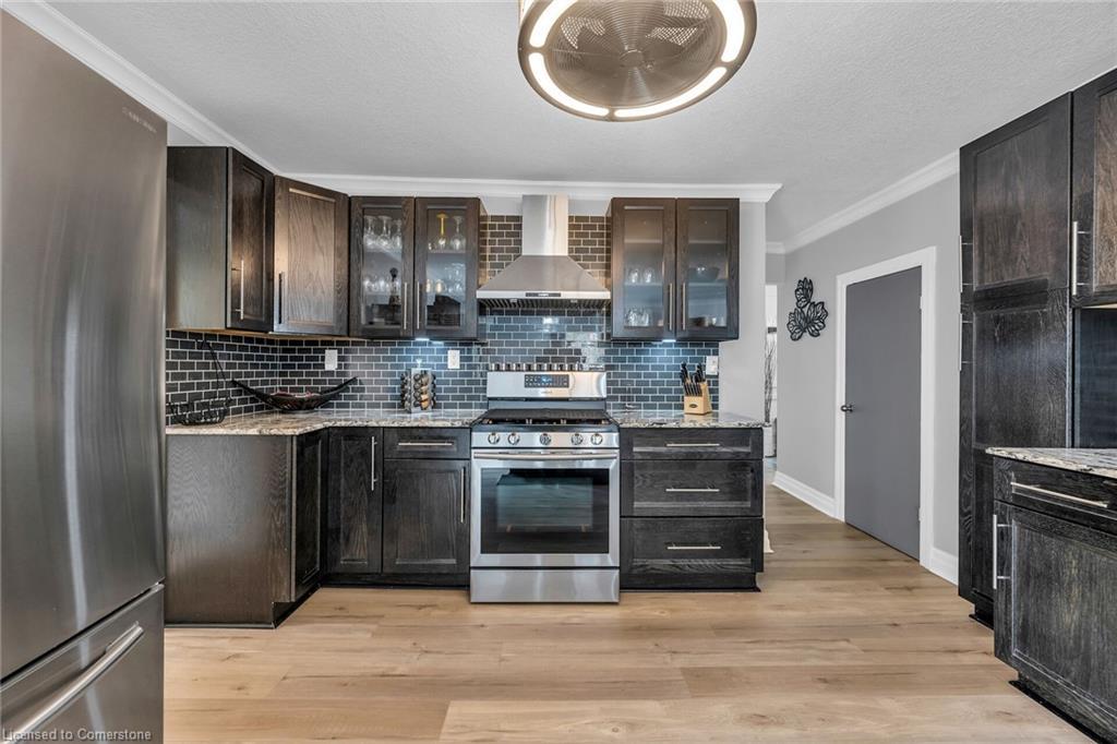 205 Sanatorium Road, Hamilton, ON - Indoor Photo Showing Kitchen With Upgraded Kitchen