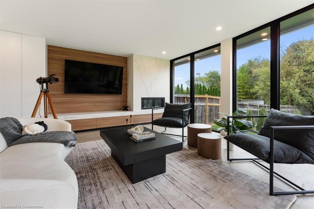 3207 Vivian Line 37, Stratford, ON - Indoor Photo Showing Living Room