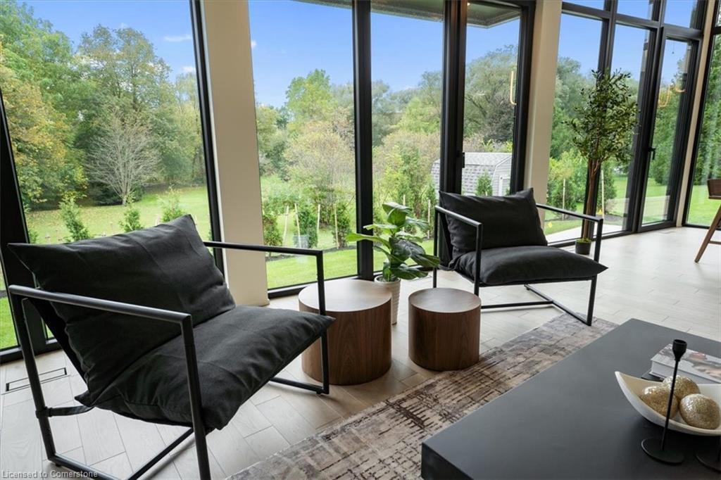 3207 Vivian Line 37, Stratford, ON - Indoor Photo Showing Living Room