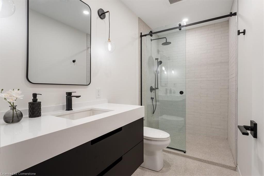 3207 Vivian Line 37, Stratford, ON - Indoor Photo Showing Bathroom