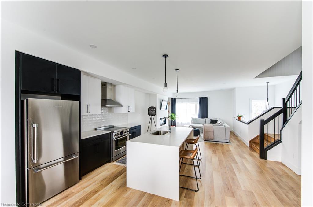 14-4222 Lismer Lane, London, ON - Indoor Photo Showing Kitchen With Upgraded Kitchen
