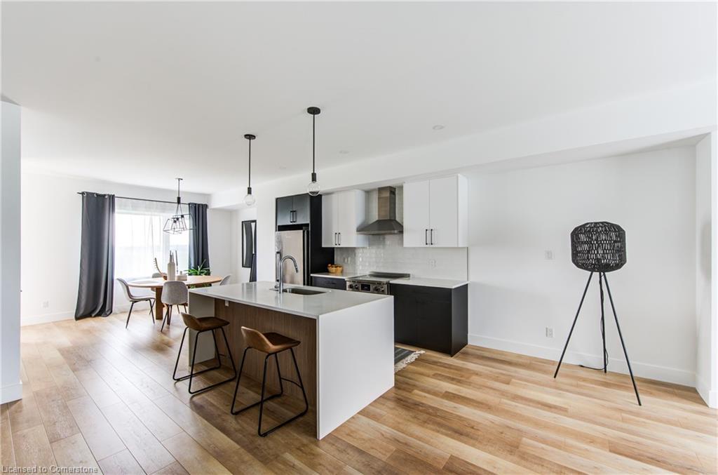 14-4222 Lismer Lane, London, ON - Indoor Photo Showing Kitchen With Upgraded Kitchen