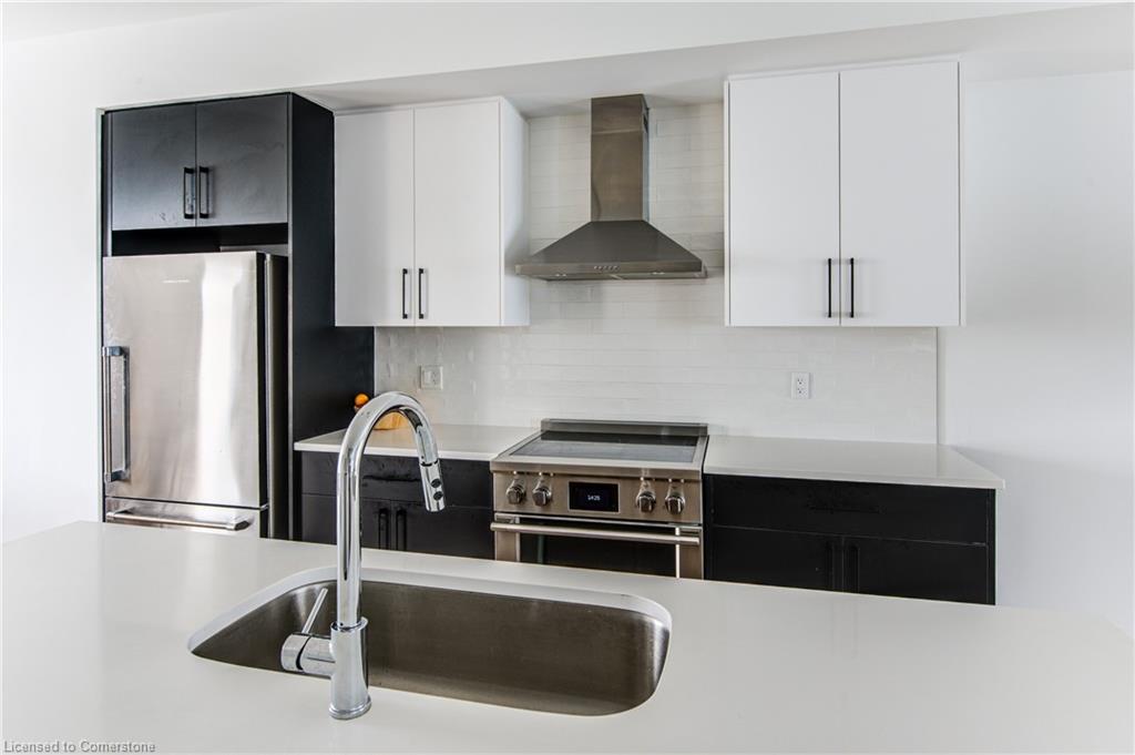 14-4222 Lismer Lane, London, ON - Indoor Photo Showing Kitchen With Double Sink With Upgraded Kitchen
