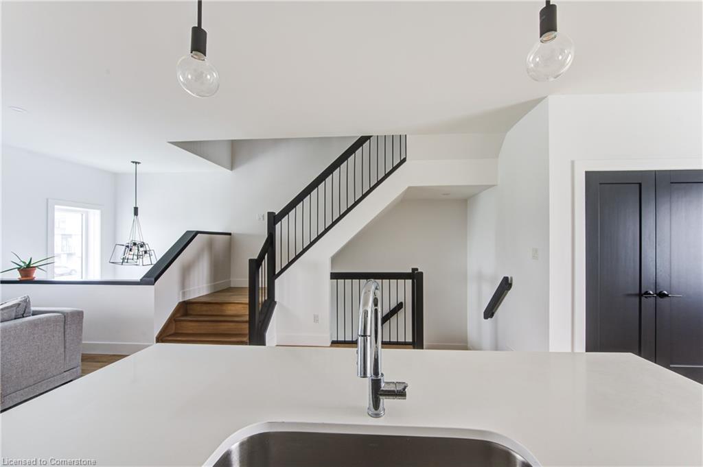 14-4222 Lismer Lane, London, ON - Indoor Photo Showing Kitchen