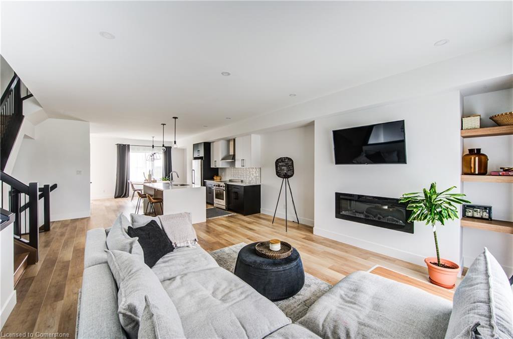 14-4222 Lismer Lane, London, ON - Indoor Photo Showing Living Room With Fireplace
