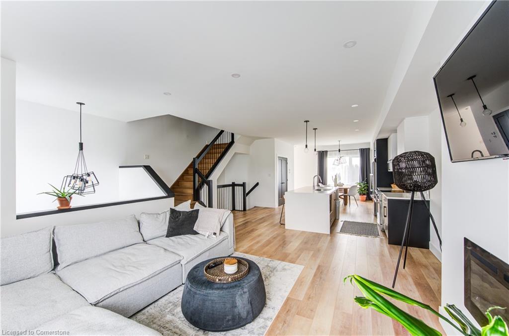 14-4222 Lismer Lane, London, ON - Indoor Photo Showing Living Room