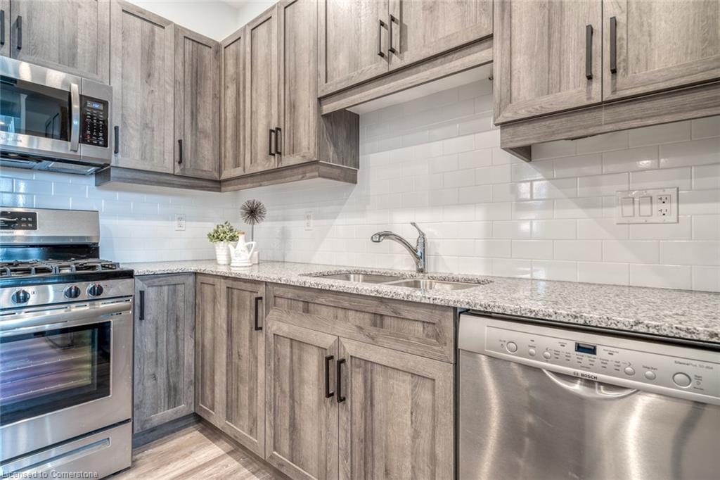 52 Barton Street E, Hamilton, ON