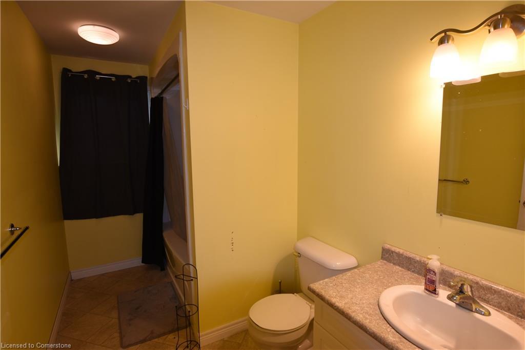 3 Elgin Street S, Thorold, ON - Indoor Photo Showing Bathroom