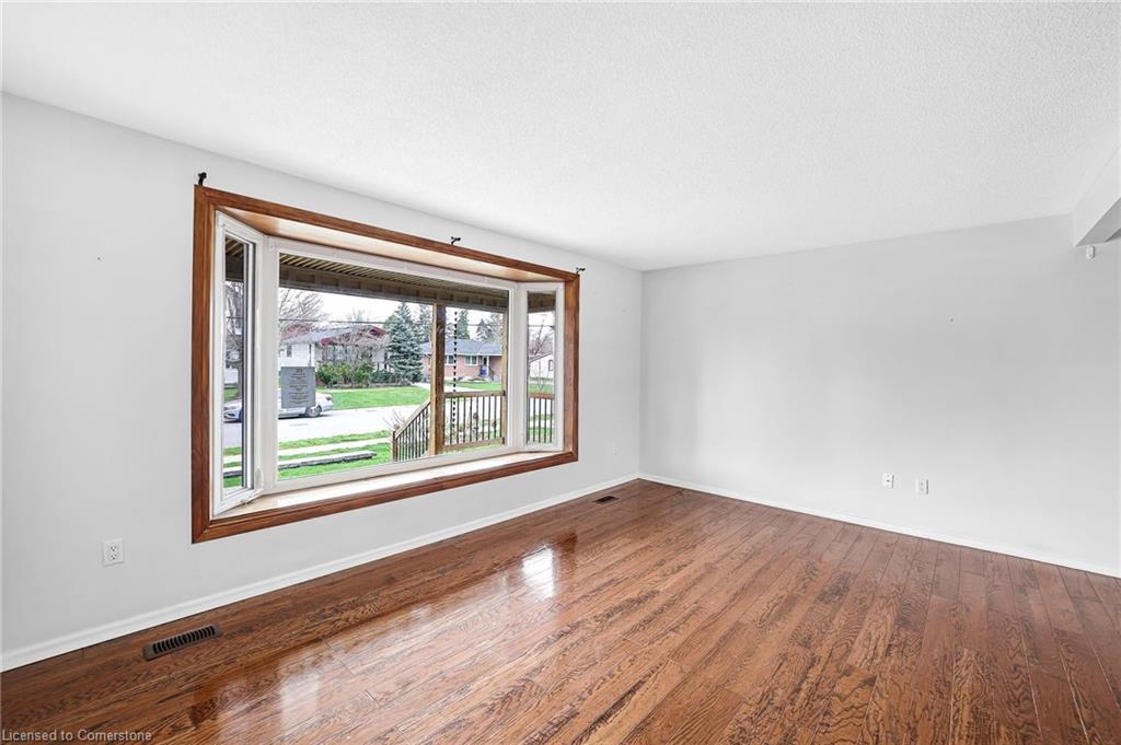 96 Elgin Street, Kawartha Lakes, ON - Indoor Photo Showing Other Room