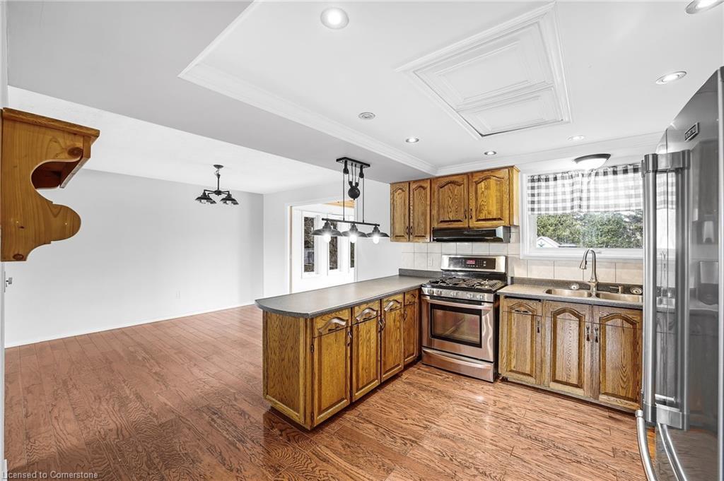 96 Elgin Street, Kawartha Lakes, ON - Indoor Photo Showing Kitchen With Double Sink