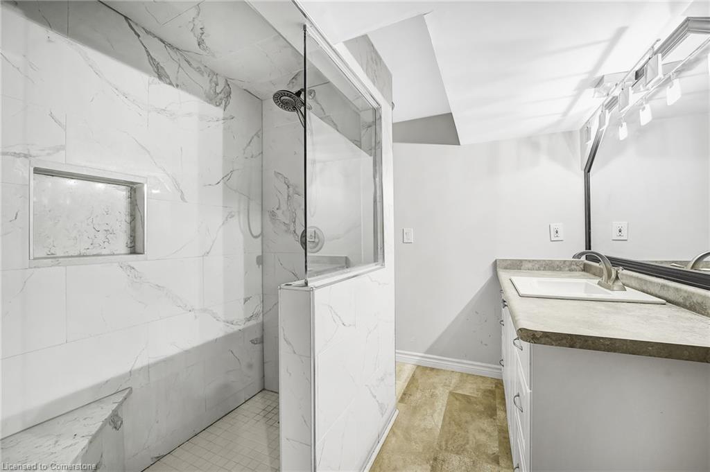 96 Elgin Street, Kawartha Lakes, ON - Indoor Photo Showing Bathroom