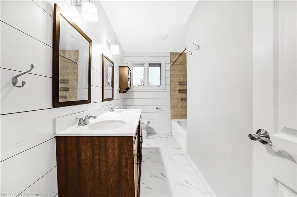 96 Elgin Street, Kawartha Lakes, ON - Indoor Photo Showing Bathroom