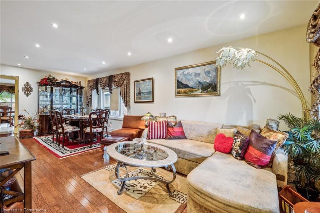 152 York Street, St. Catharines, ON - Indoor Photo Showing Living Room