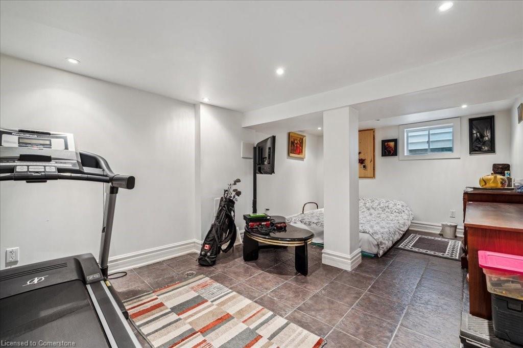 152 York Street, St. Catharines, ON - Indoor Photo Showing Gym Room