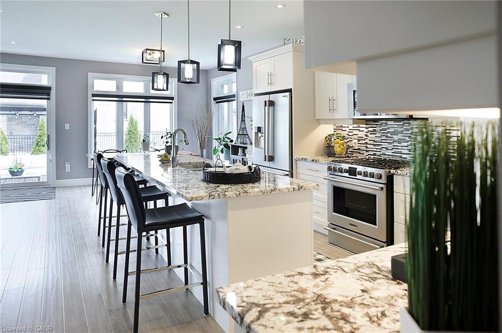 200 Juniper Street, Woodstock, ON - Indoor Photo Showing Kitchen With Upgraded Kitchen