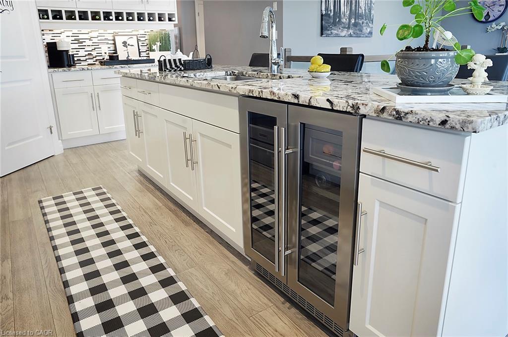 200 Juniper Street, Woodstock, ON - Indoor Photo Showing Kitchen