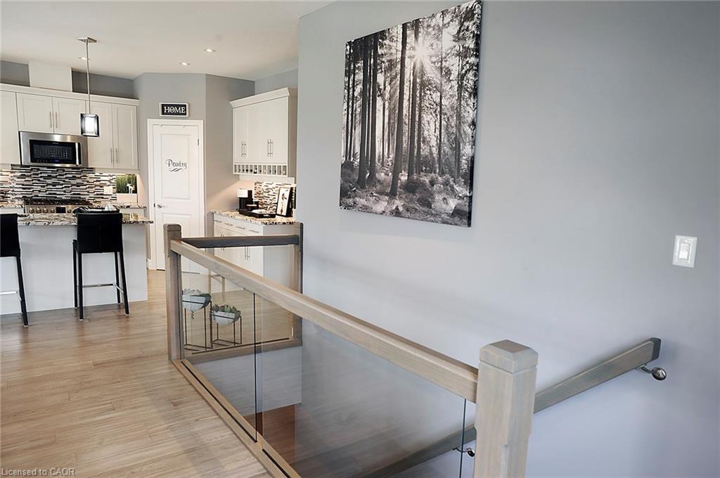 200 Juniper Street, Woodstock, ON - Indoor Photo Showing Kitchen With Upgraded Kitchen