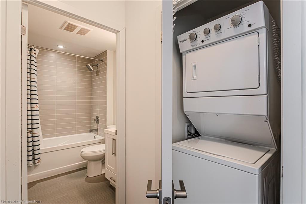 809-2093 Fairview Street, Burlington, ON - Indoor Photo Showing Laundry Room