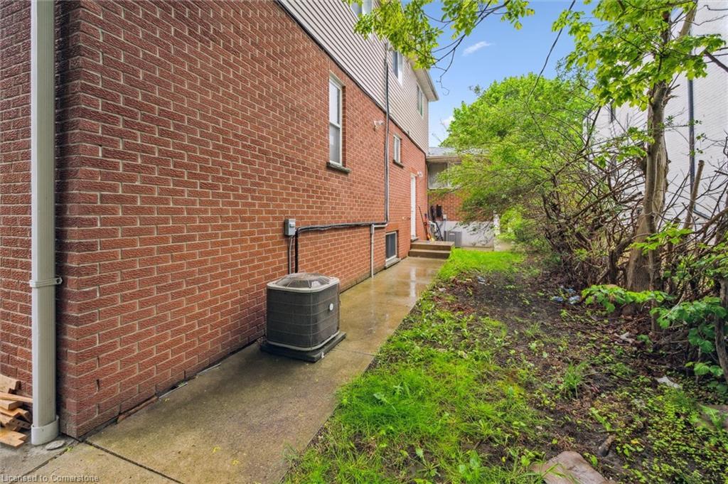 155 University Avenue E, Waterloo, ON