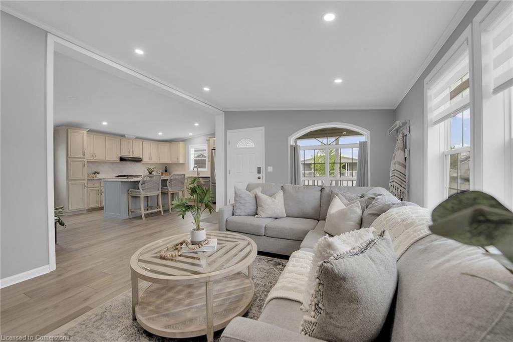 2 Driftwood Crescent, Nanticoke, ON - Indoor Photo Showing Living Room