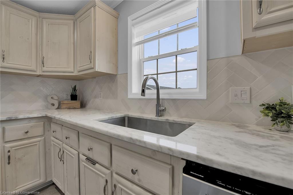 2 Driftwood Crescent, Nanticoke, ON - Indoor Photo Showing Kitchen