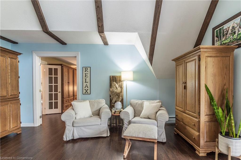 6607 Ellis Road, Cambridge, ON - Indoor Photo Showing Living Room