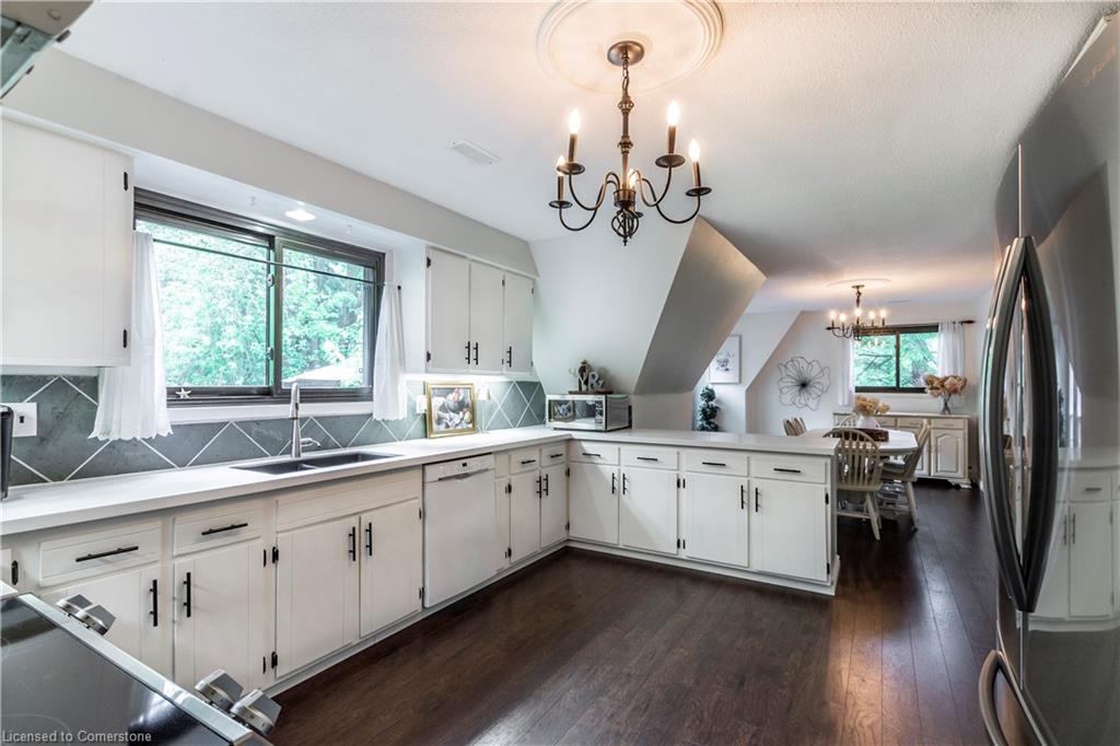 6607 Ellis Road, Cambridge, ON - Indoor Photo Showing Kitchen