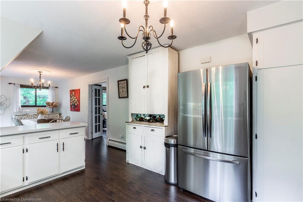 6607 Ellis Road, Cambridge, ON - Indoor Photo Showing Kitchen