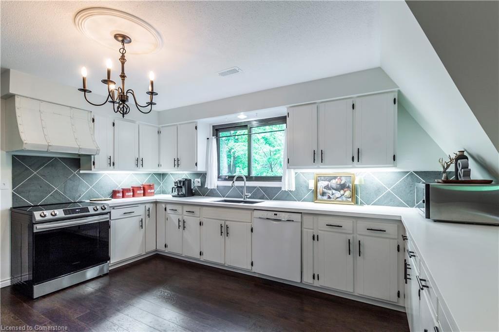 6607 Ellis Road, Cambridge, ON - Indoor Photo Showing Kitchen