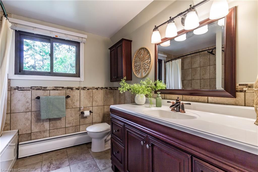 6607 Ellis Road, Cambridge, ON - Indoor Photo Showing Bathroom