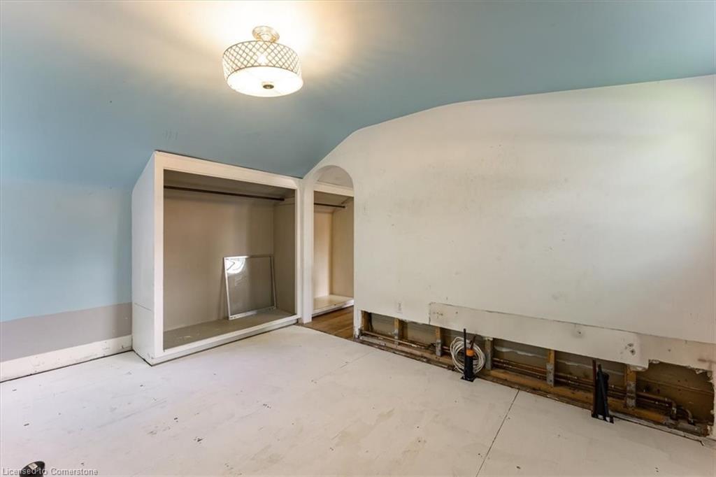 23 Nelles Boulevard, Grimsby, ON - Indoor Photo Showing Other Room